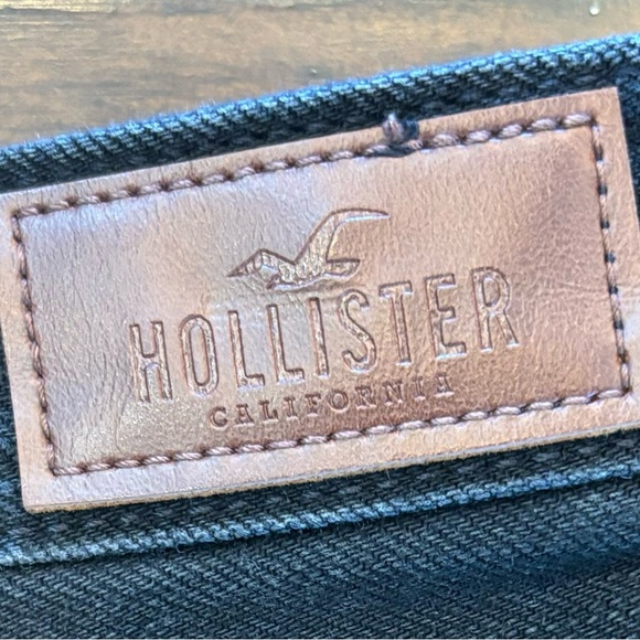 Hollister High Rise Mom Button Fly Jean Shorts Size 11 Black Distressed 30x3 - Picture 6 of 6
